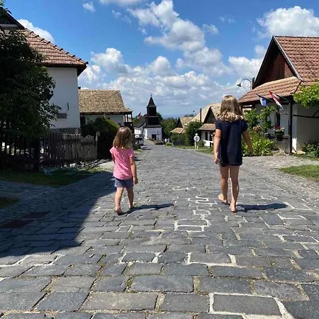 Elizabeth Benczurfalva * Szecseny