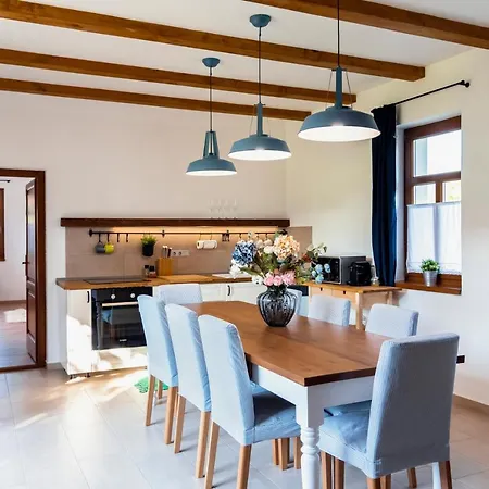 Elizabeth Benczurfalva Holiday home