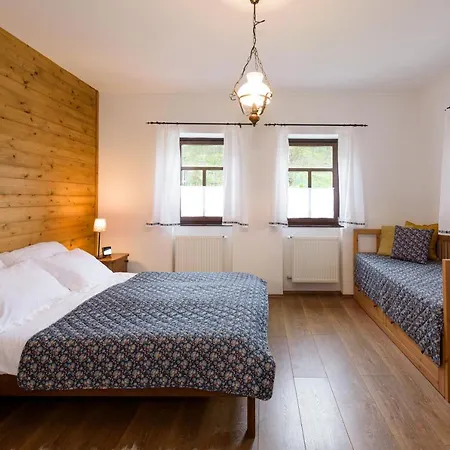 Elizabeth Benczurfalva Holiday home