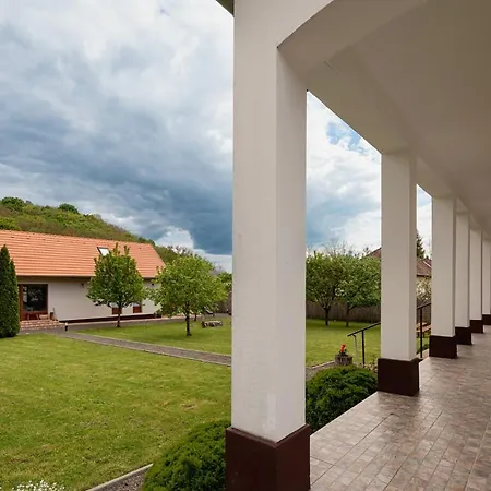 Elizabeth Benczurfalva Holiday home *