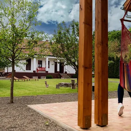 Elizabeth Benczurfalva